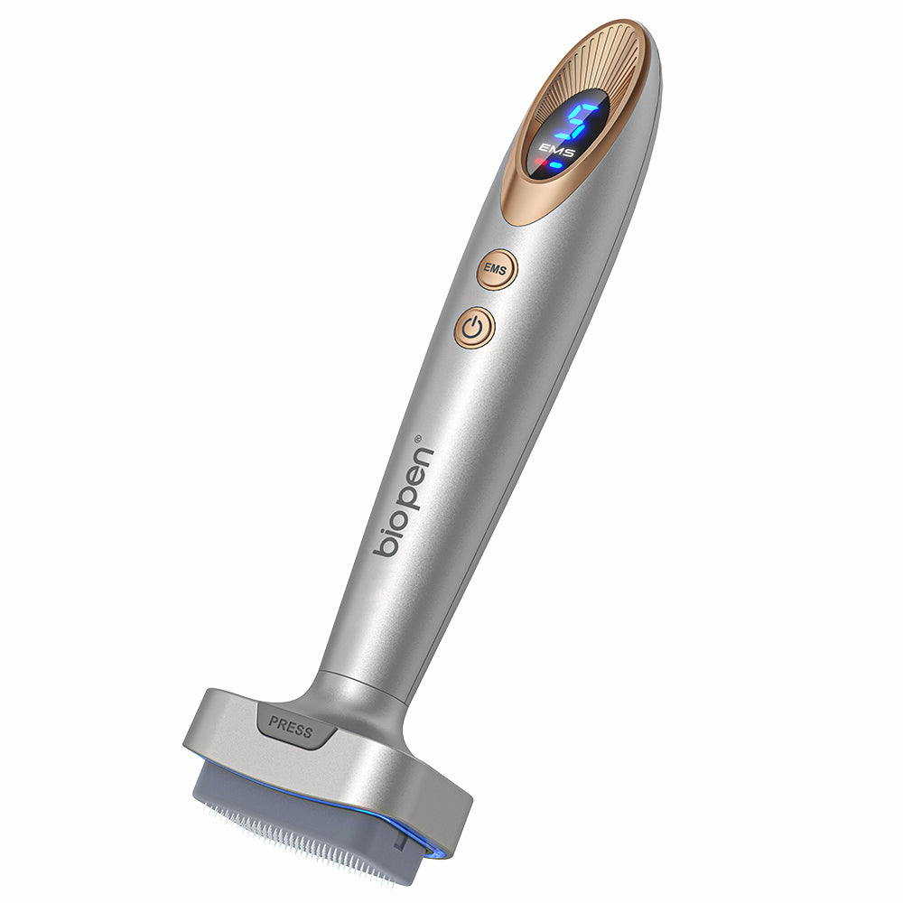 Bio Pen Bio 6 microneedling-Gerät in Silber mit EMS-Funktion und LED-Anzeige, entwickelt für Hautverjüngung, Straffung und verbesserte Serumabsorption.