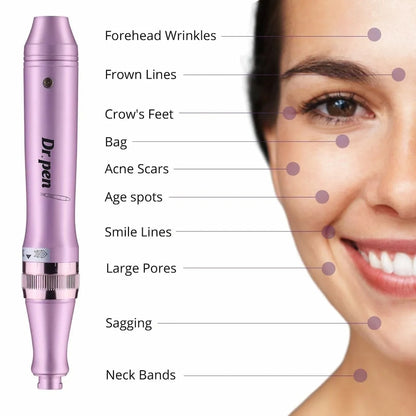 Dr. Pen M7 microneedling-Stift, der übliche Gesichtsbereiche für Behandlungen zeigt, einschließlich Stirnfalten, Linien zwischen den Augenbrauen, Krähenfüße, Tränensäcke, Aknenarben, Pigmentflecken, Nasolabialfalten, große Poren, Hauterschlaffung und Halslinien.