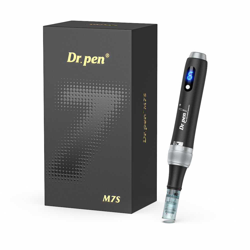 Dr. Pen M7S microneedling-Stift mit eleganter schwarzer Luxusverpackung, LED-Display und Nadelpatrone für professionelle Hautbehandlung.