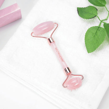 Neutriherbs Rose Quartz Face Roller aus Rosenquarz für sanfte Gesichtsmassage und Hautpflege.