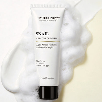 Neutriherbs Snail All In One Cleanser mit Reinigungsschaum – sanfte Gesichtsreinigung, die Schmutz, Talg und Make-up effektiv entfernt, ohne die Haut auszutrocknen.