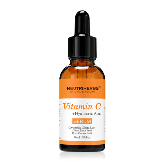Neutriherbs Vitamin C + Hyaluronic Acid Serum 30 ml vor weißem Hintergrund. Gesichtsserum mit Vitamin C und Hyaluronsäure, das die Haut mit Feuchtigkeit versorgt, für mehr Ausstrahlung sorgt und zu einem gleichmäßigeren Hautton beiträgt.